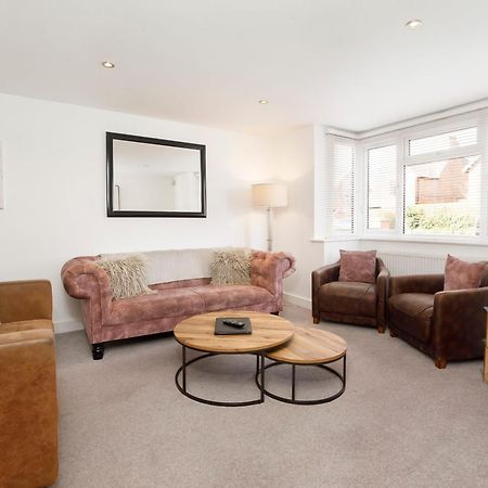 White House Apartments-Free Parking 1 Car Per Apartment York Buitenkant foto