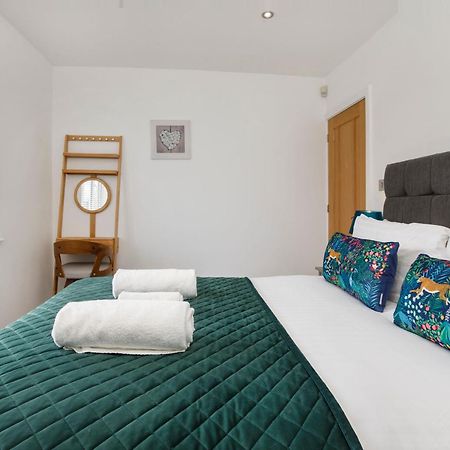 White House Apartments-Free Parking 1 Car Per Apartment York Buitenkant foto