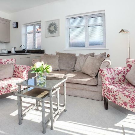 White House Apartments-Free Parking 1 Car Per Apartment York Buitenkant foto
