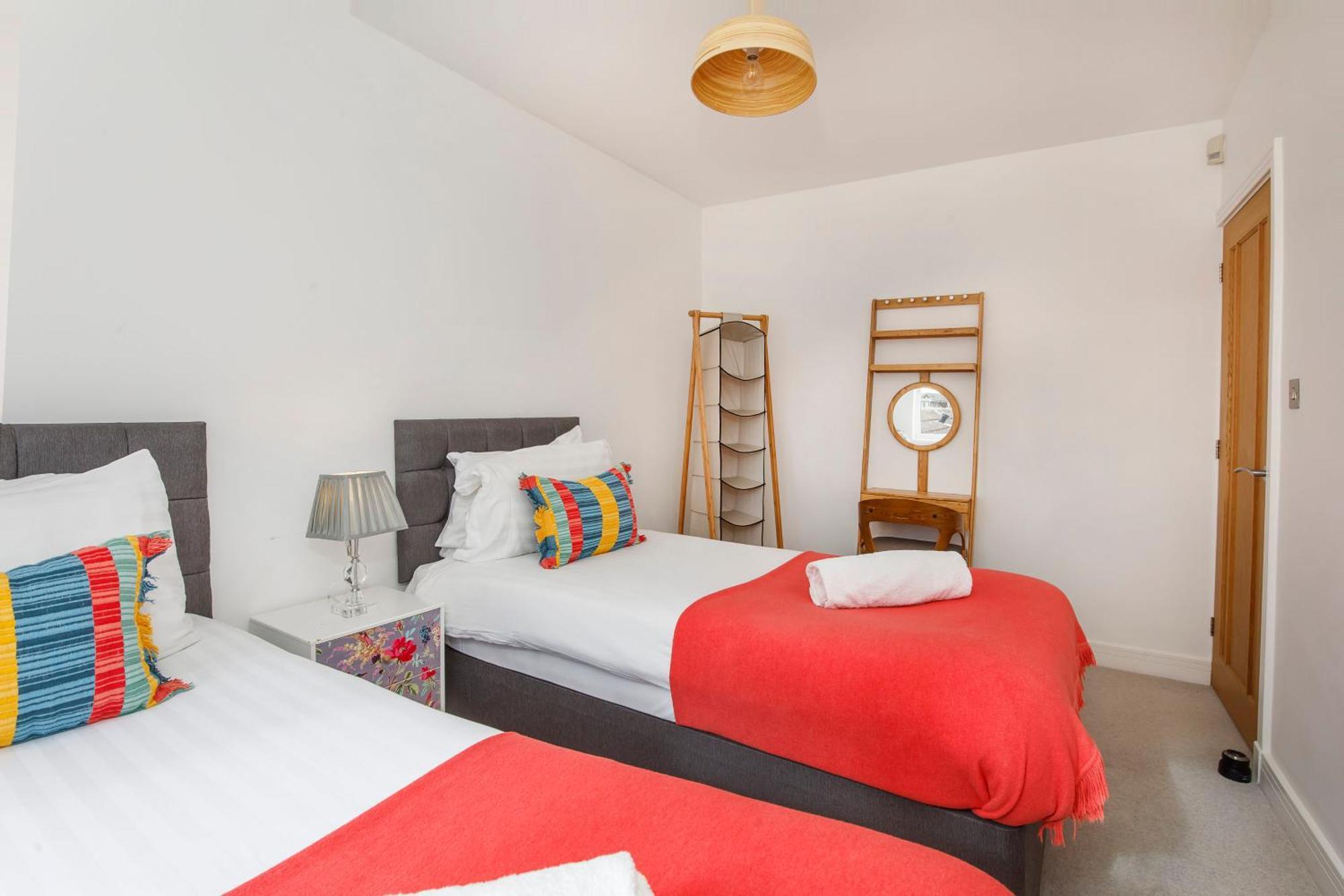 White House Apartments-Free Parking 1 Car Per Apartment York Buitenkant foto