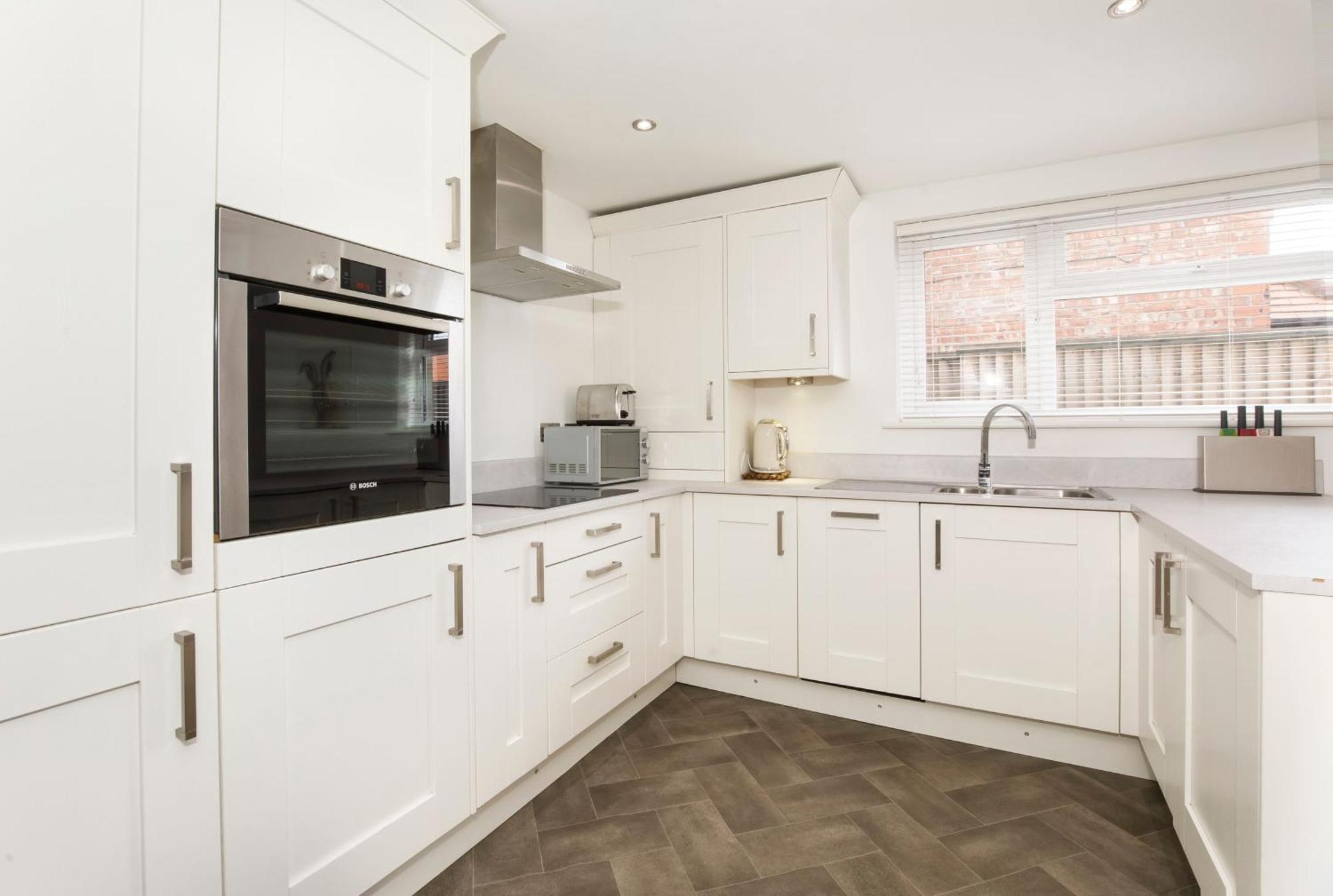 White House Apartments-Free Parking 1 Car Per Apartment York Buitenkant foto