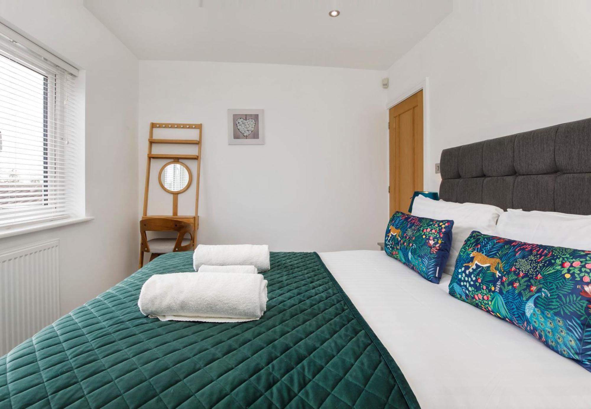 White House Apartments-Free Parking 1 Car Per Apartment York Buitenkant foto