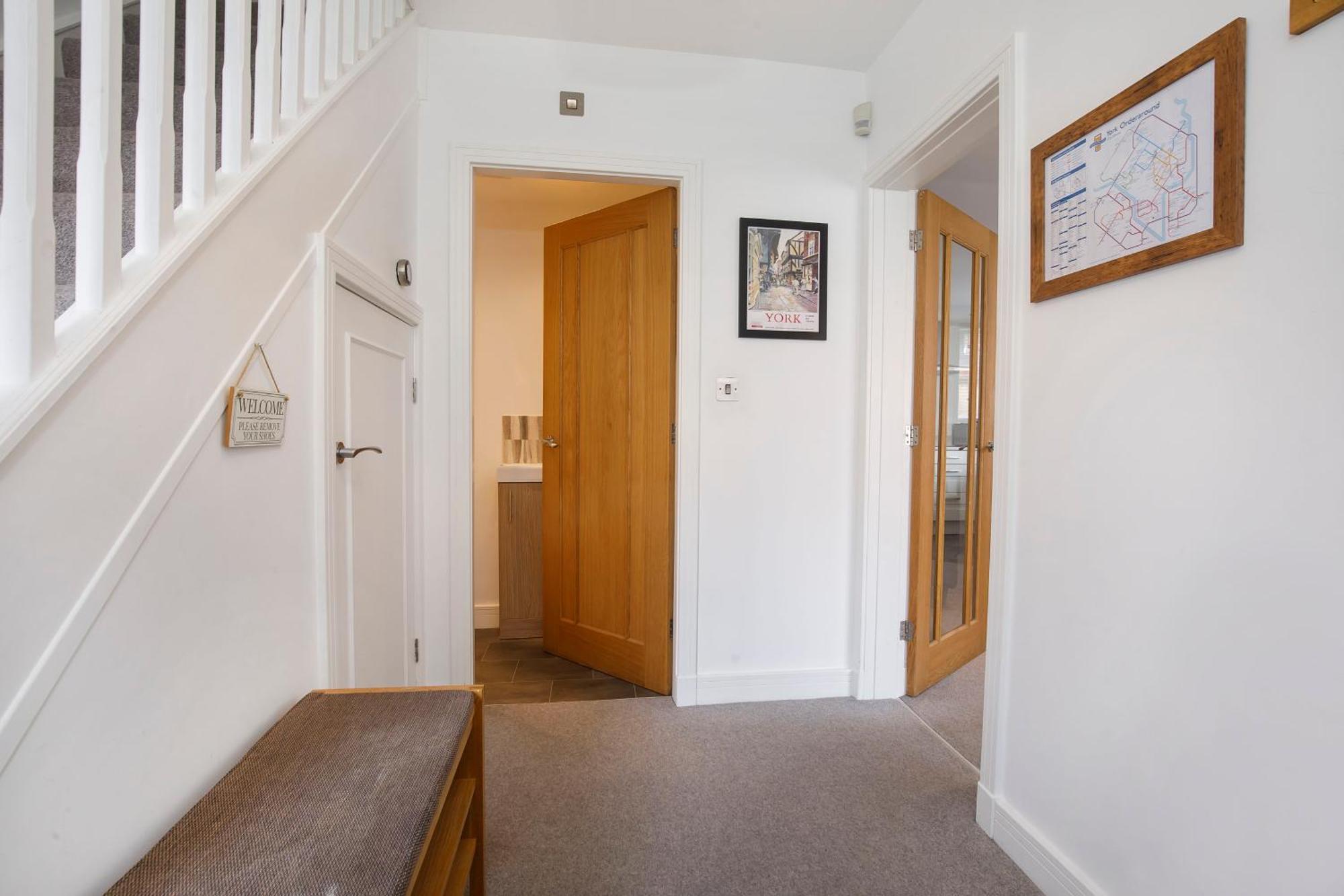 White House Apartments-Free Parking 1 Car Per Apartment York Buitenkant foto