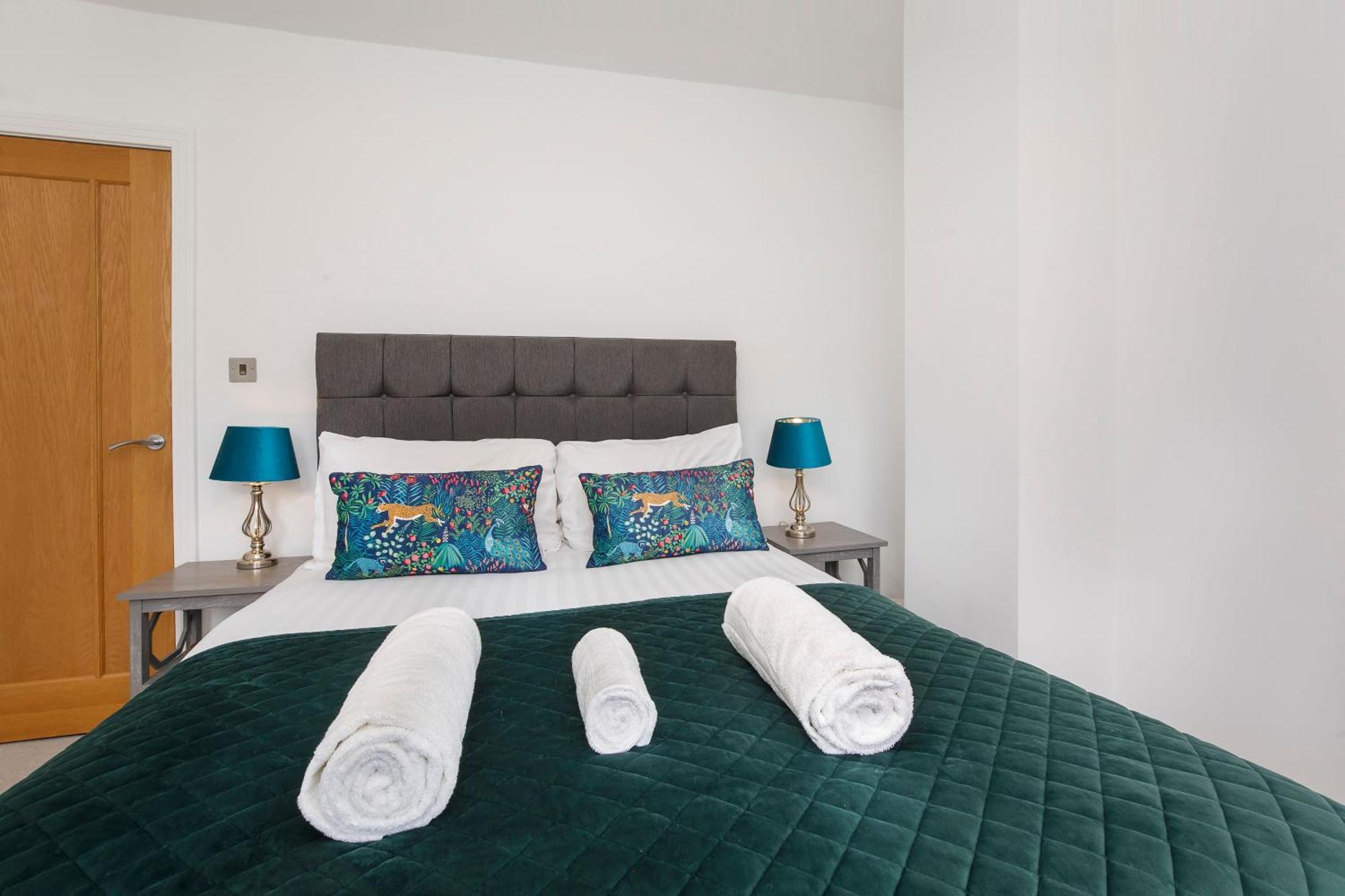 White House Apartments-Free Parking 1 Car Per Apartment York Buitenkant foto
