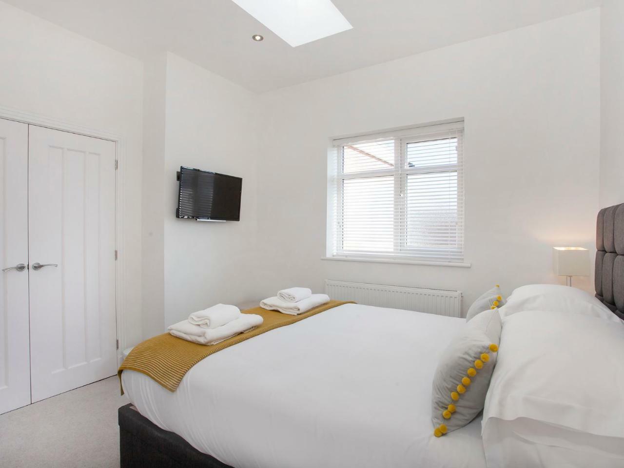 White House Apartments-Free Parking 1 Car Per Apartment York Buitenkant foto