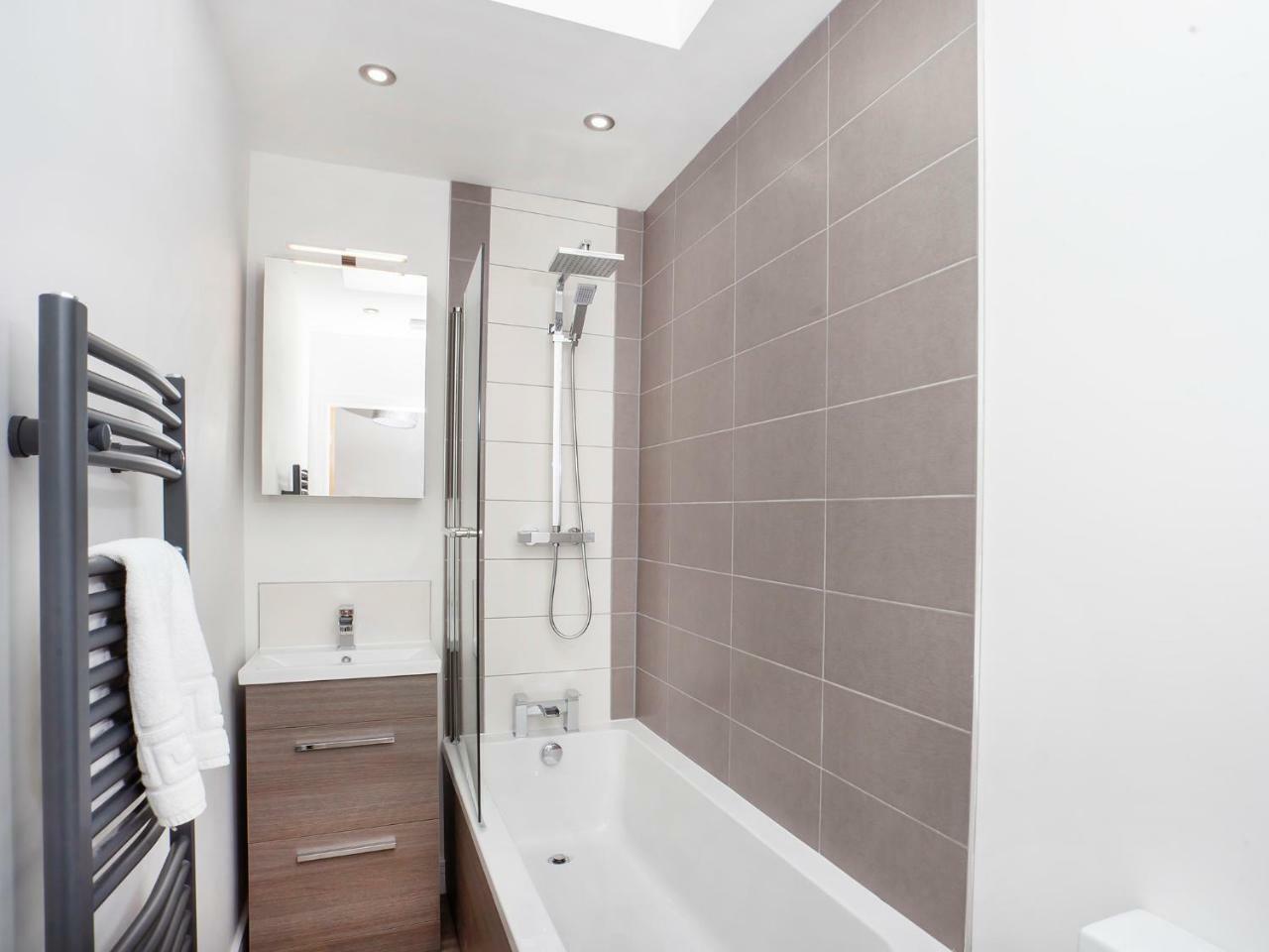 White House Apartments-Free Parking 1 Car Per Apartment York Buitenkant foto