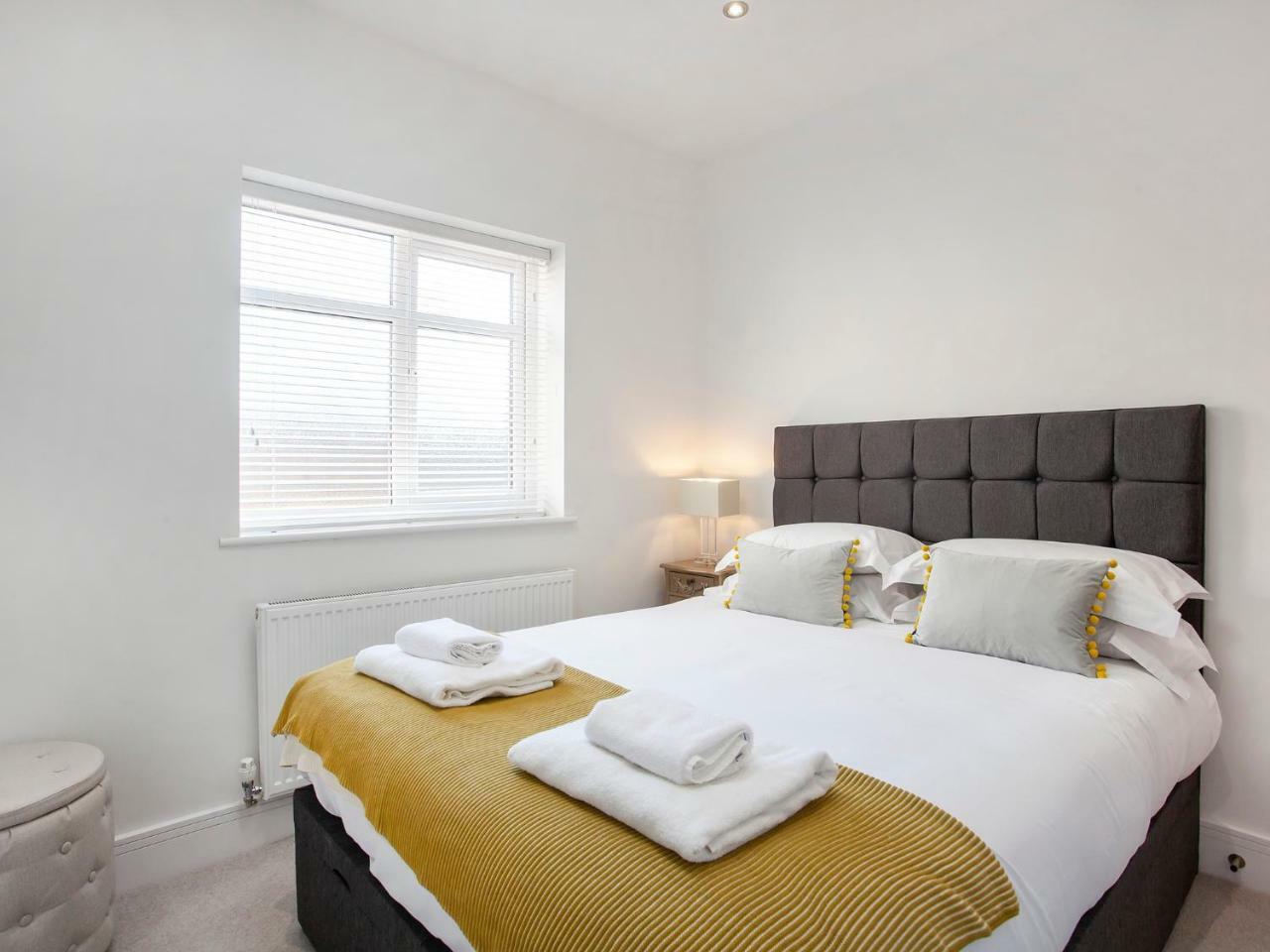 White House Apartments-Free Parking 1 Car Per Apartment York Buitenkant foto