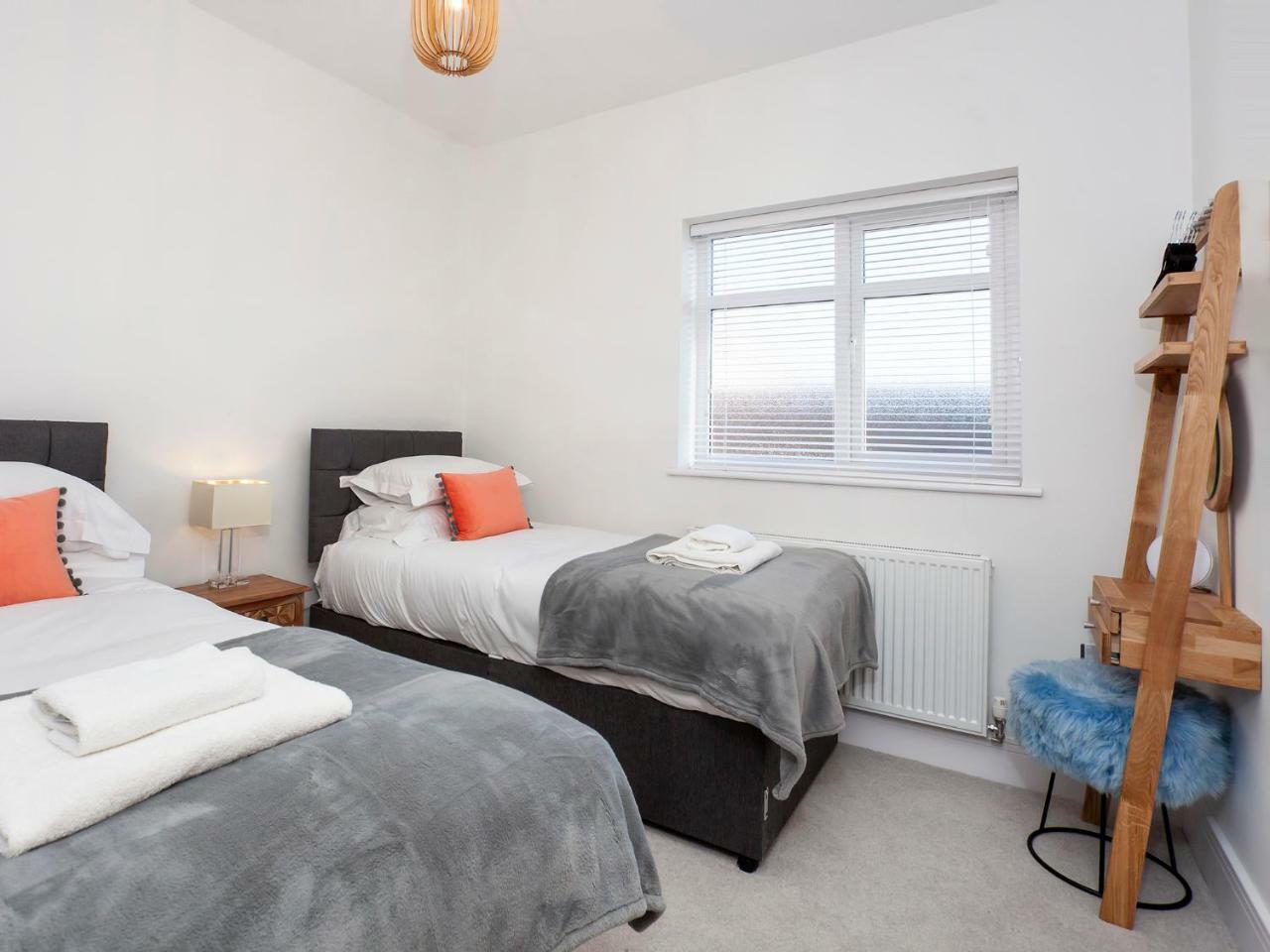 White House Apartments-Free Parking 1 Car Per Apartment York Buitenkant foto