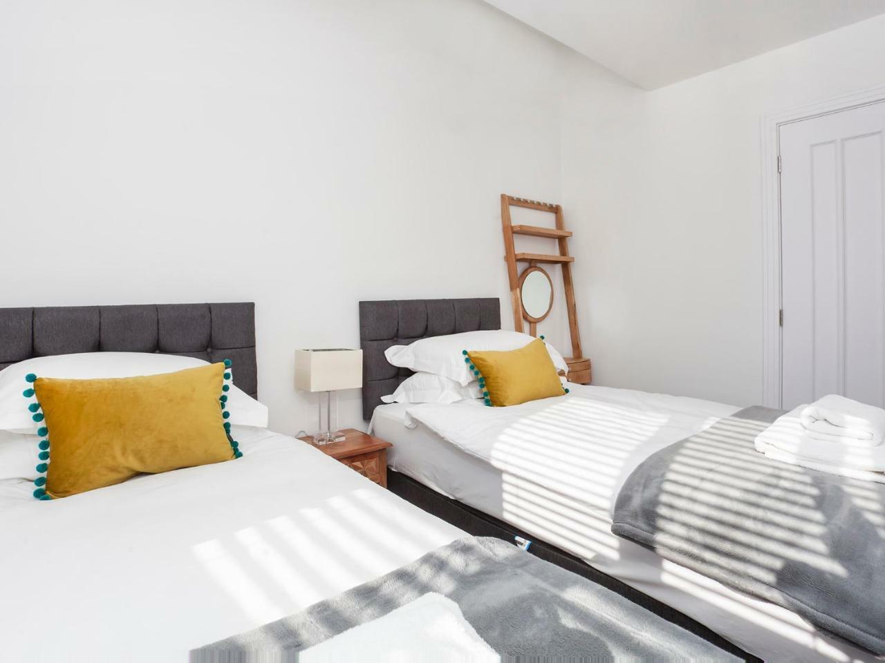 White House Apartments-Free Parking 1 Car Per Apartment York Buitenkant foto
