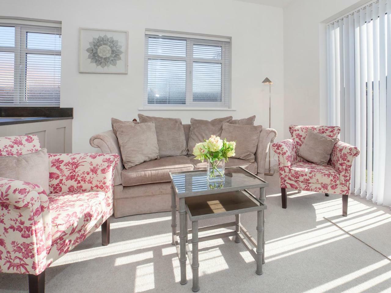 White House Apartments-Free Parking 1 Car Per Apartment York Buitenkant foto