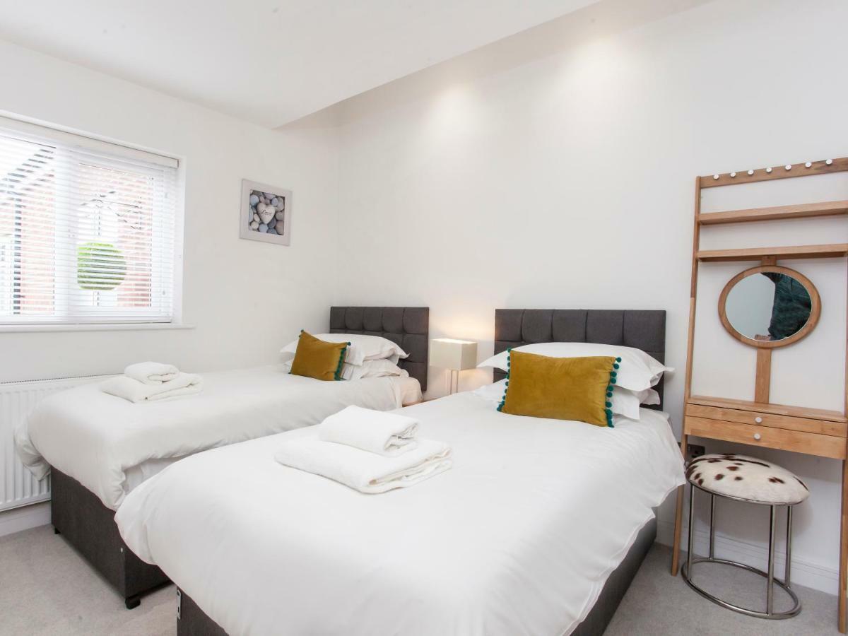 White House Apartments-Free Parking 1 Car Per Apartment York Buitenkant foto