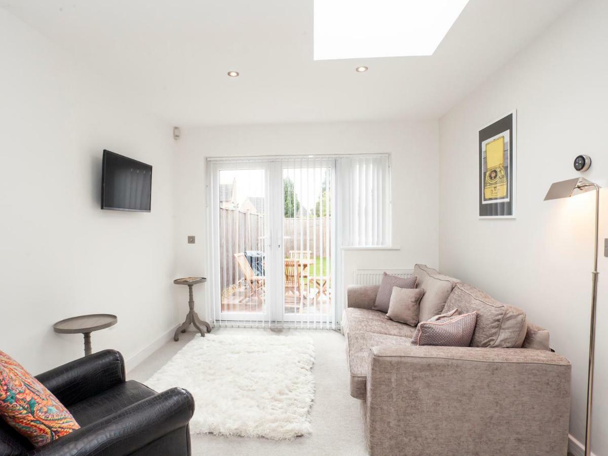 White House Apartments-Free Parking 1 Car Per Apartment York Buitenkant foto
