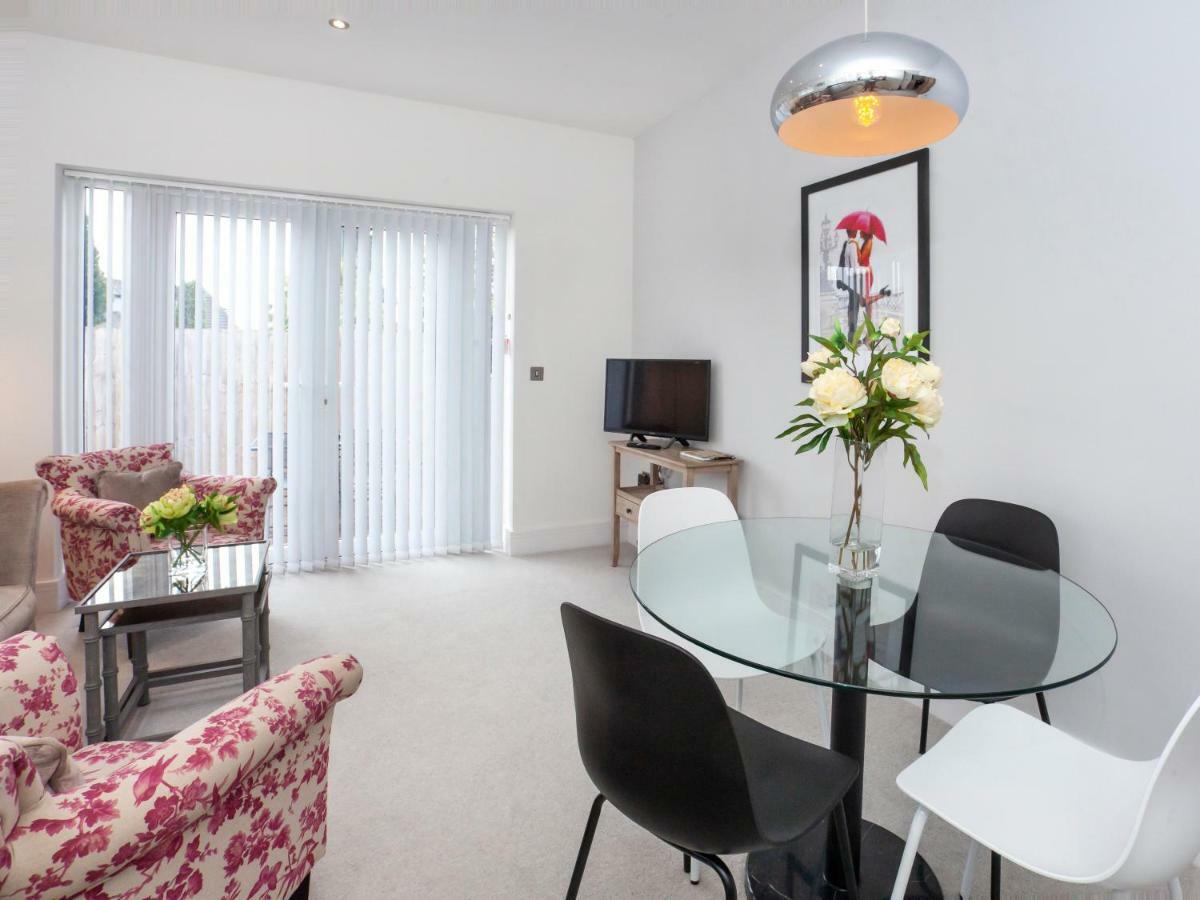 White House Apartments-Free Parking 1 Car Per Apartment York Buitenkant foto