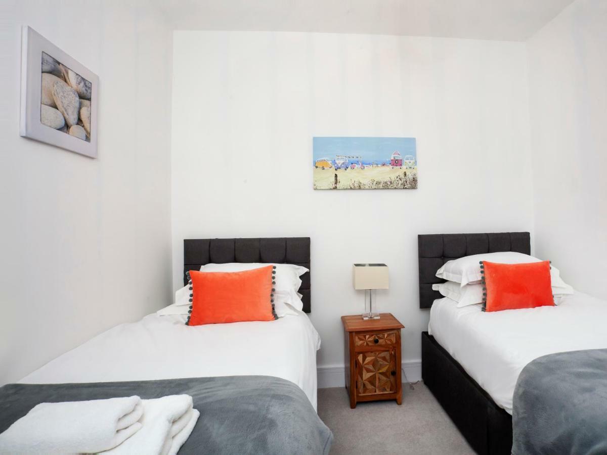 White House Apartments-Free Parking 1 Car Per Apartment York Buitenkant foto
